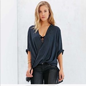 🦚UO Silence & Noise Hi Lo top